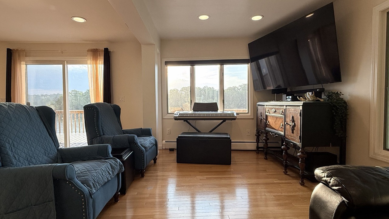 Photo of Livingroom in New Fairfield