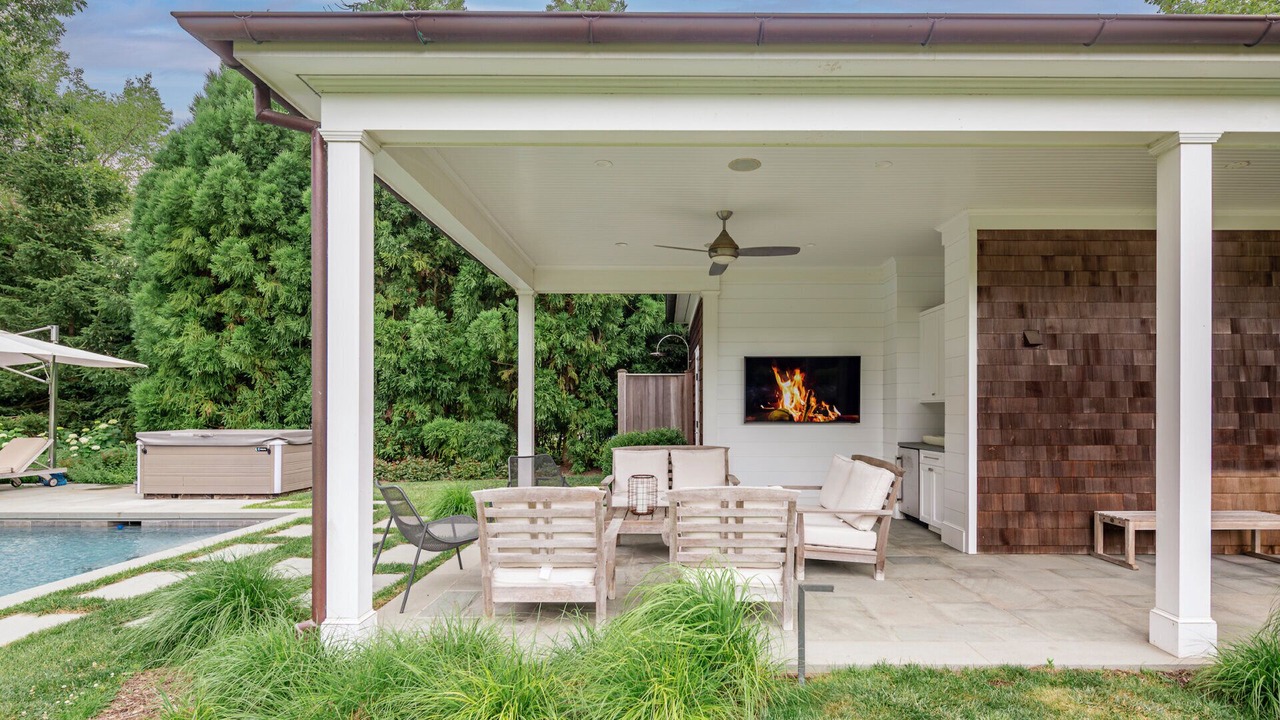 Photo of Patio Balcony in East Hampton North