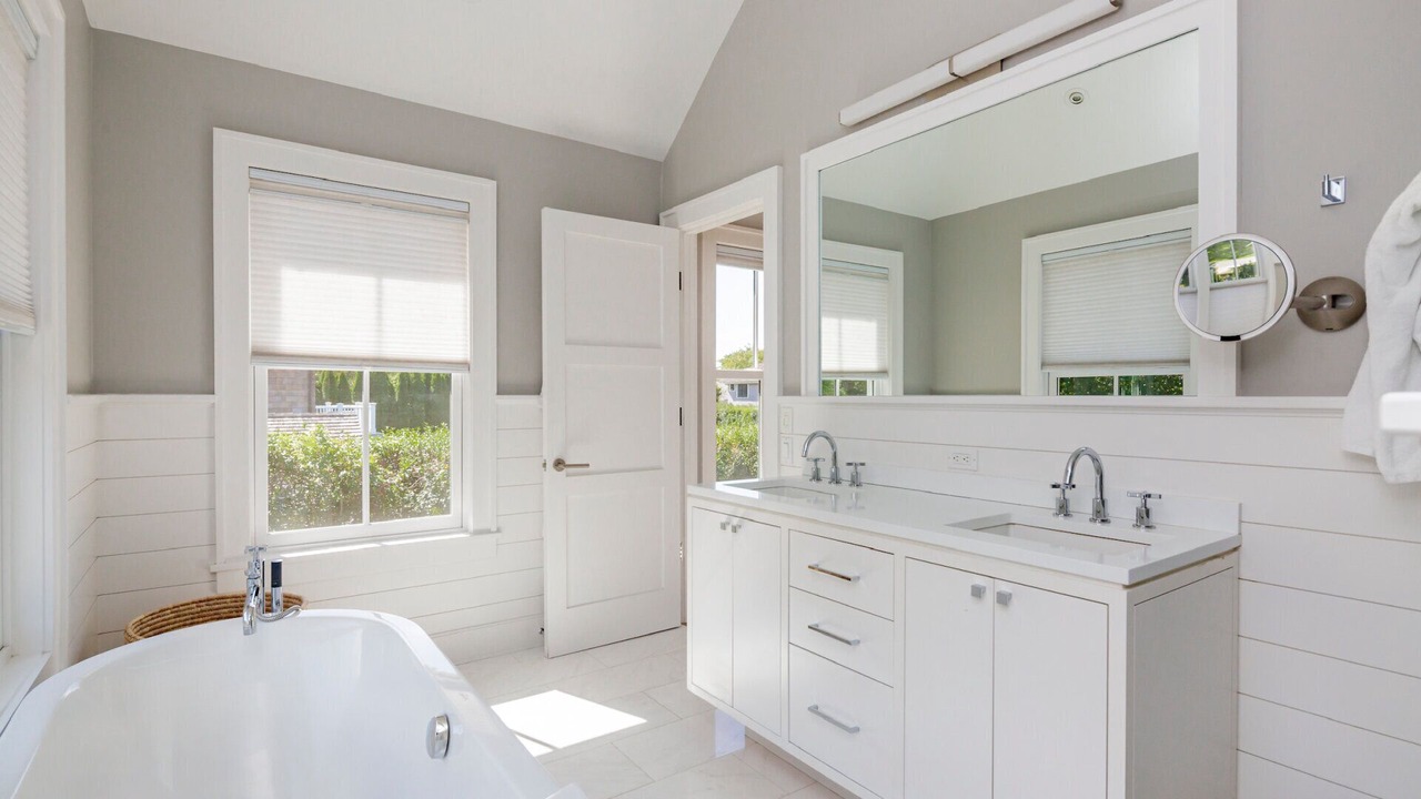 Photo of Bathroom in East Hampton North