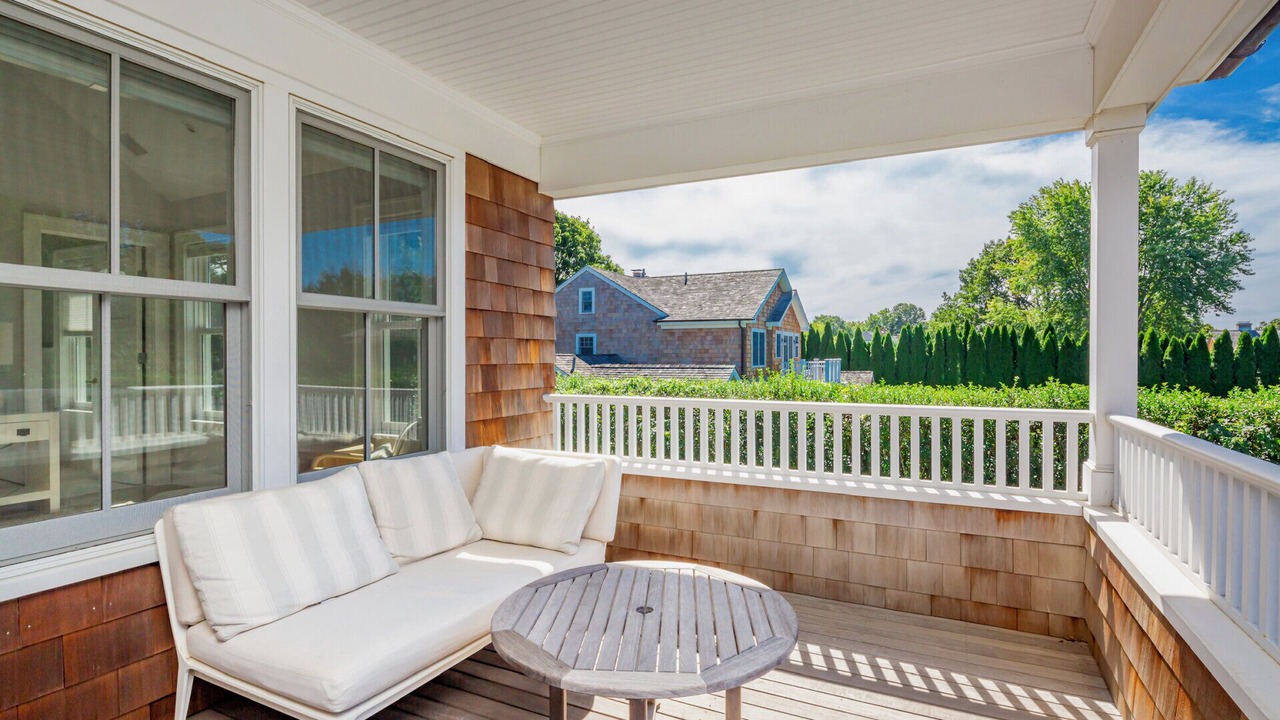Photo of Patio Balcony in East Hampton North
