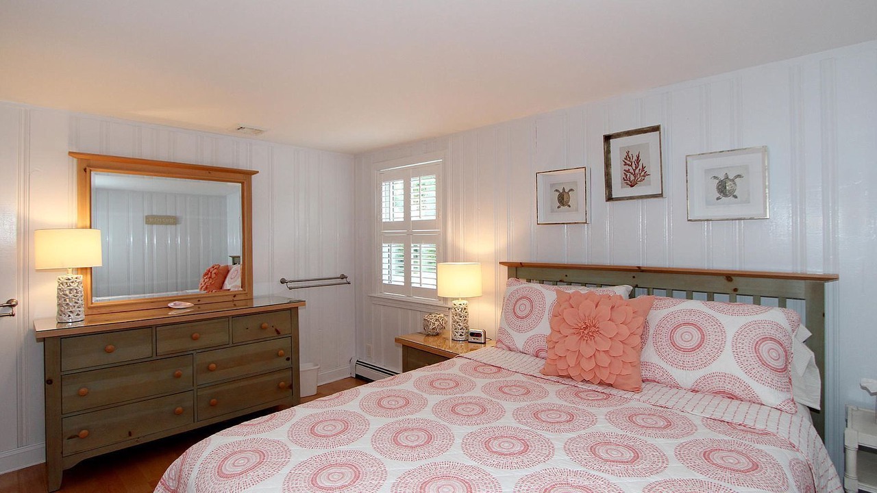 Photo of Bedroom in Popponesset