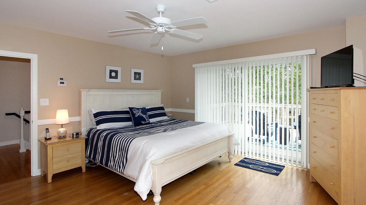 Photo of Bedroom in Popponesset