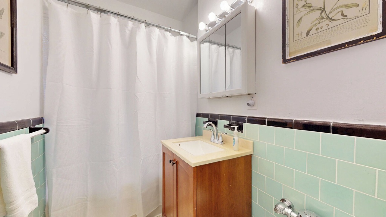 Photo of Bathroom in Commonwealth