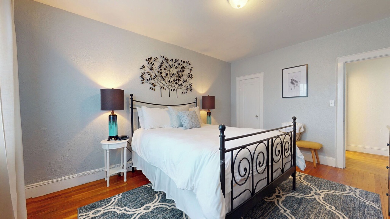 Photo of Bedroom in Commonwealth