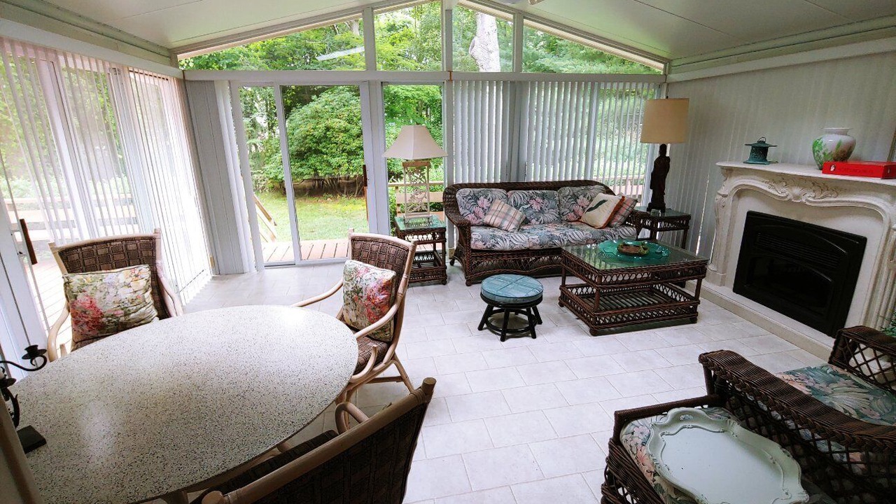 Photo of Livingroom in Greenport West