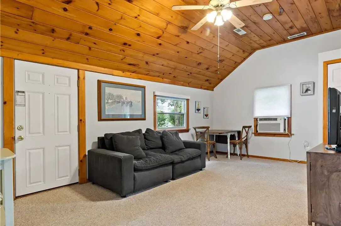 Photo of Livingroom in Misquamicut