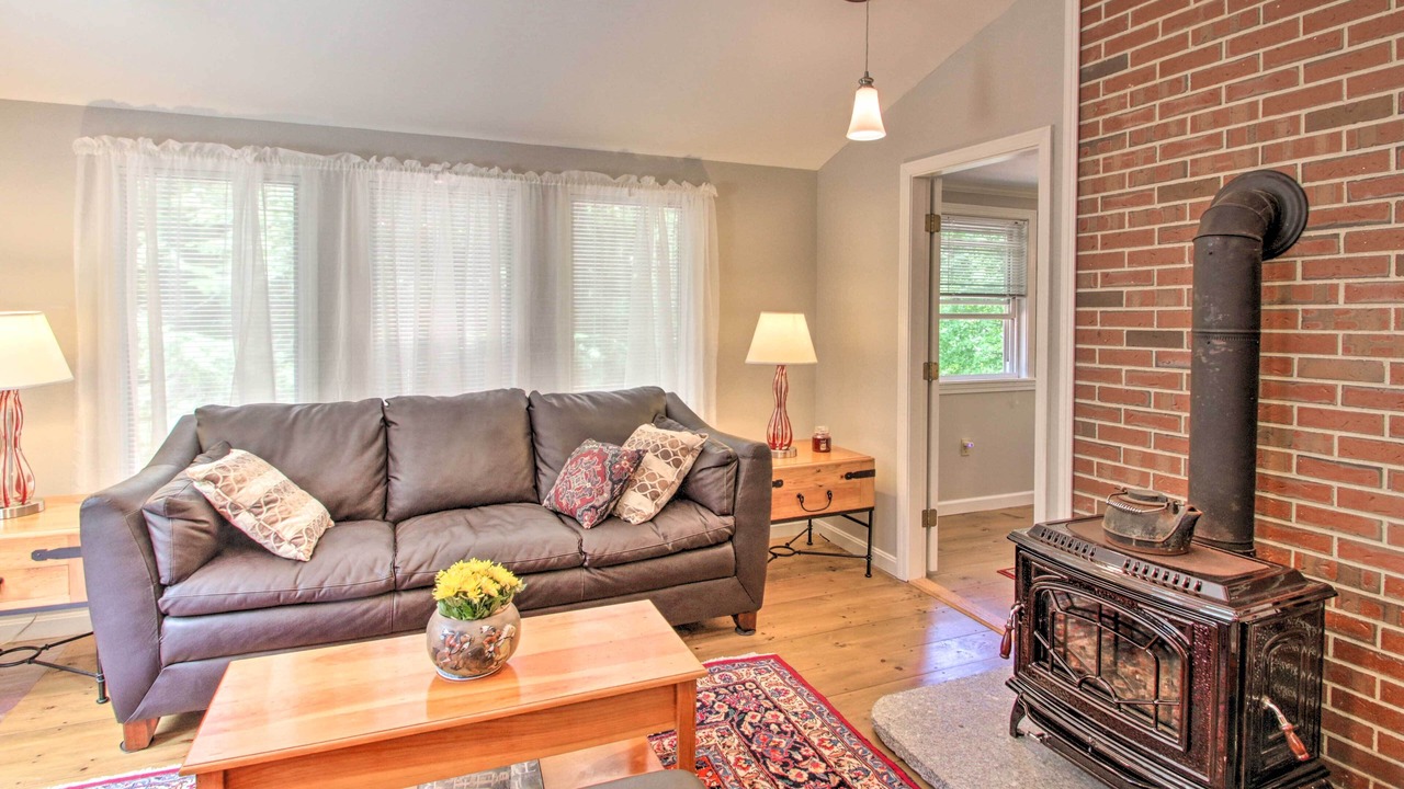 Photo of Livingroom in Weare