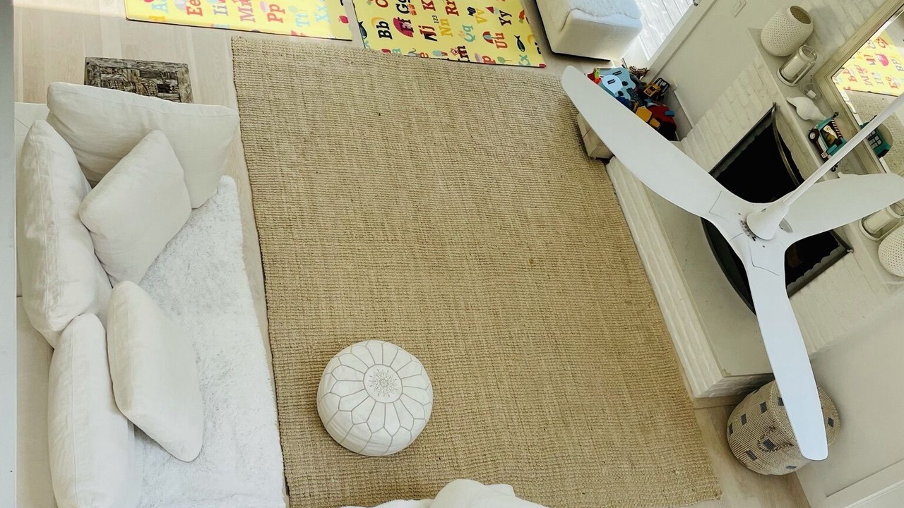 Photo of Livingroom in Amagansett North