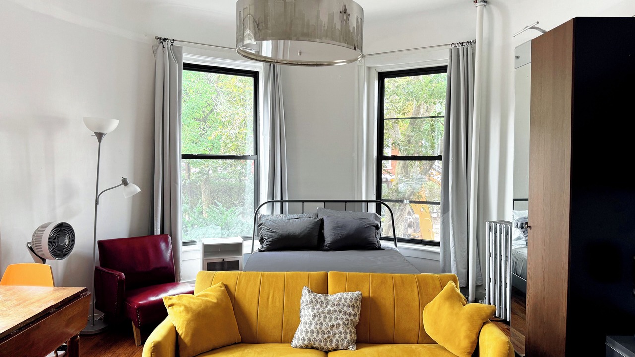 Photo of Livingroom in Cleveland Circle