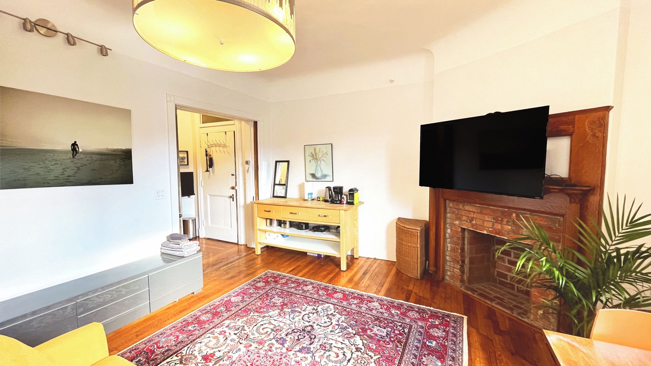 Photo of Livingroom in Cleveland Circle