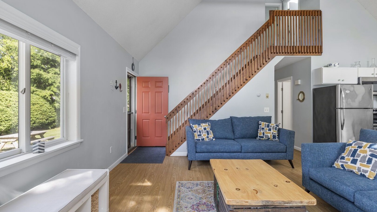 Photo of Livingroom in Kenyon