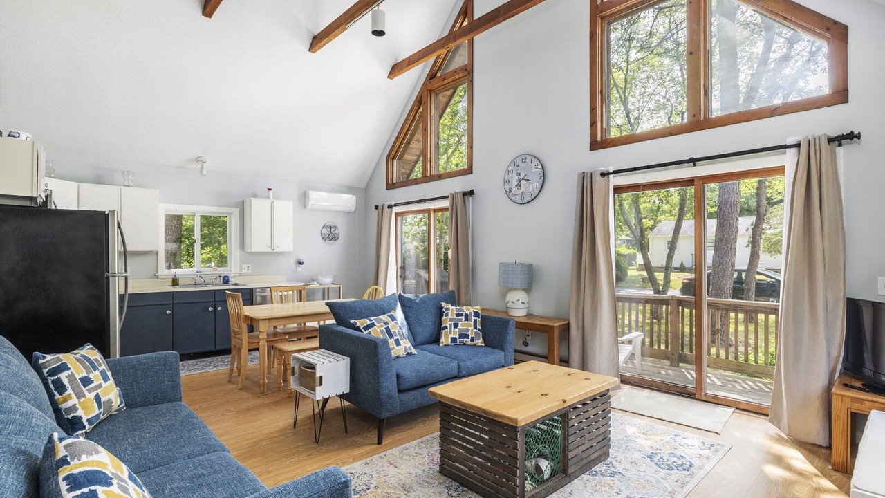 Photo of Livingroom in Kenyon