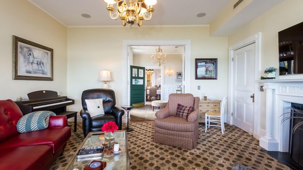 Photo of Livingroom in Narragansett Pier