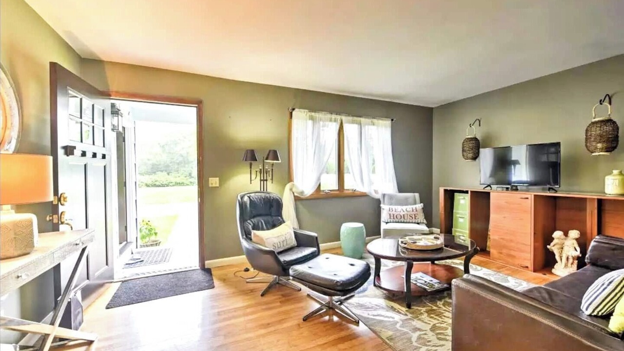 Photo of Livingroom in Narragansett Pier