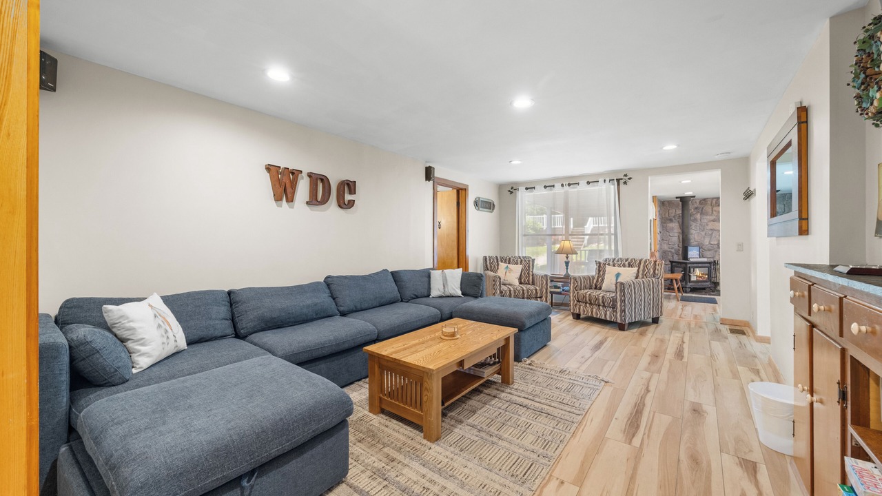 Photo of Livingroom in Town of Torrey