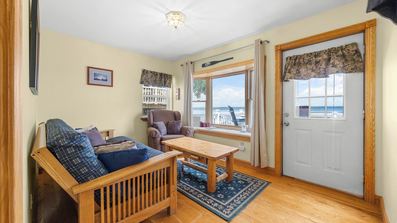 Photo of Livingroom in Town of Torrey