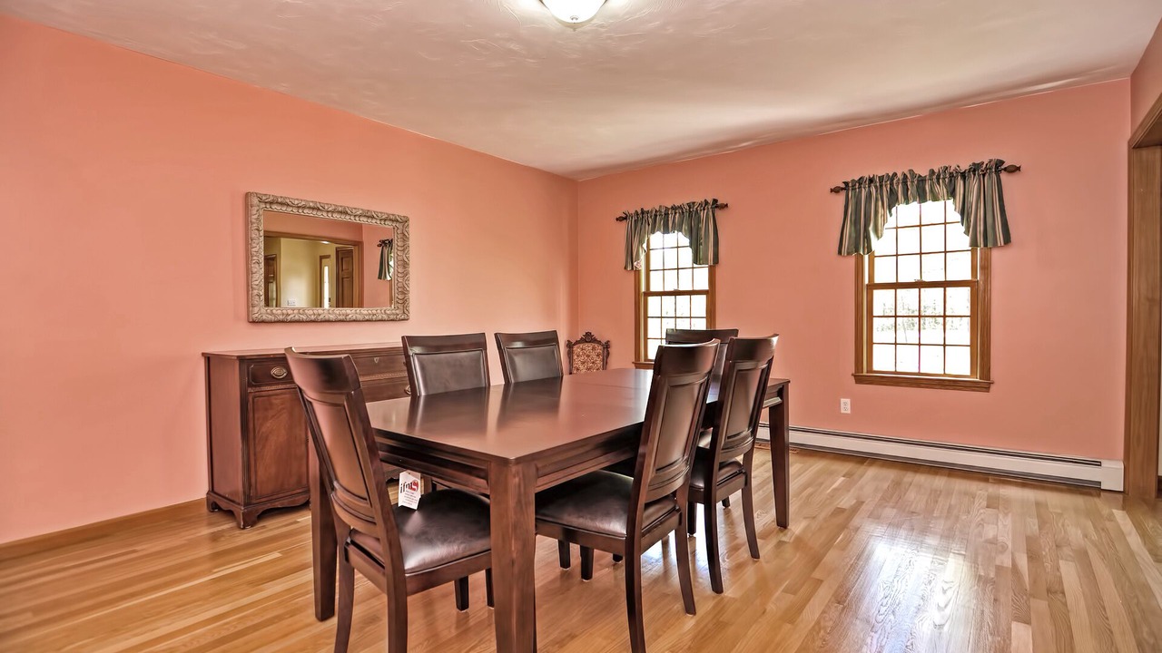Photo of Livingroom in Ponds of Plymouth