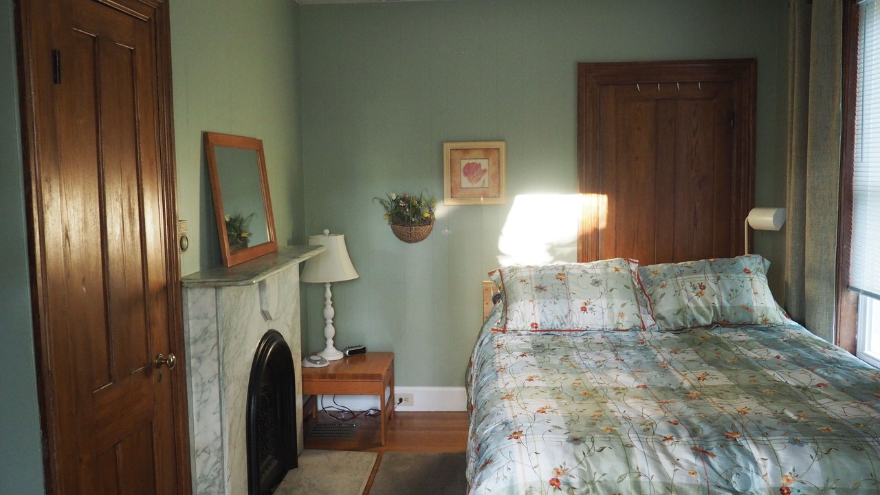 Photo of Bedroom in Lee