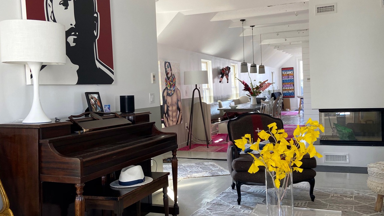 Photo of Livingroom in Commercial Street