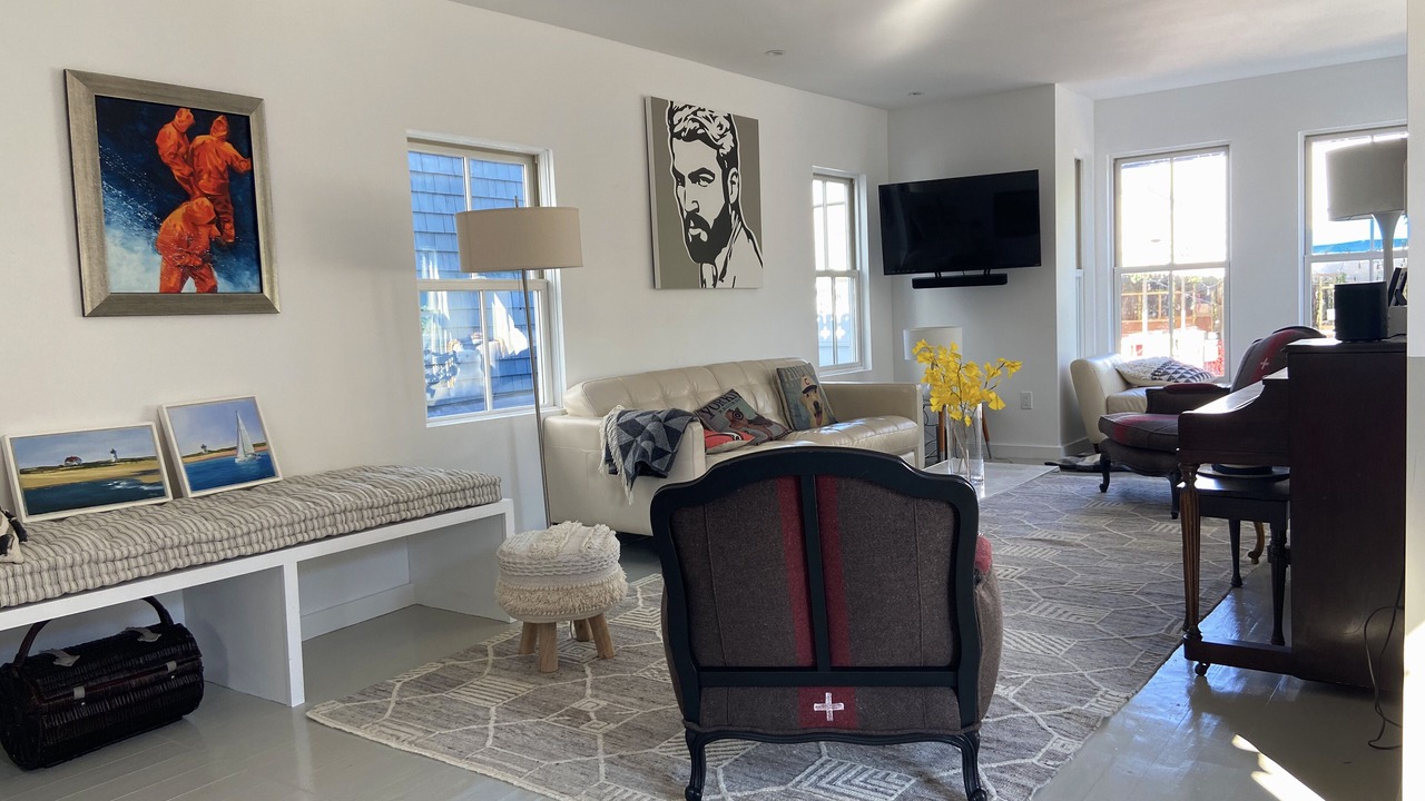 Photo of Livingroom in Commercial Street