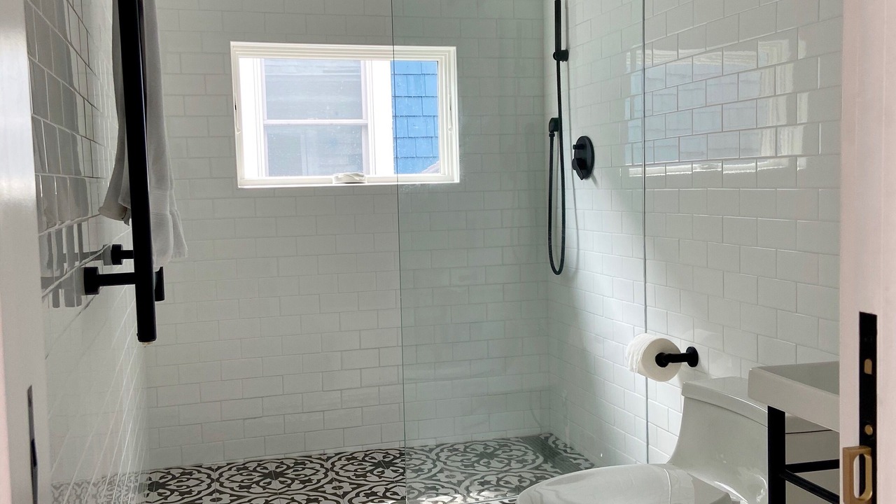 Photo of Bathroom in Commercial Street