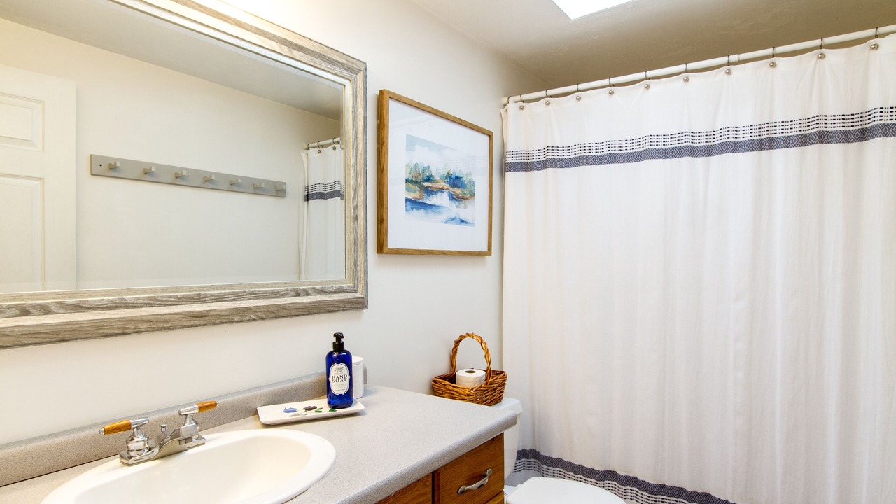 Photo of Bathroom in Monomoscoy Island