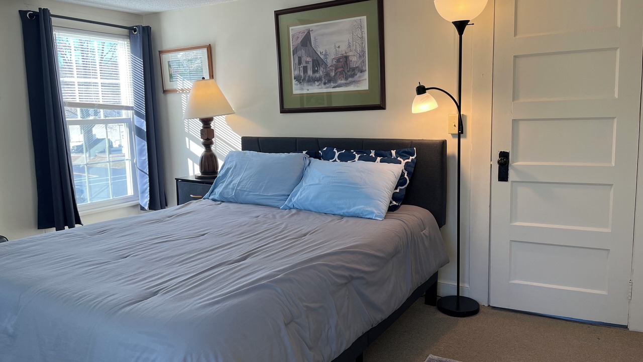Photo of Bedroom in Lee