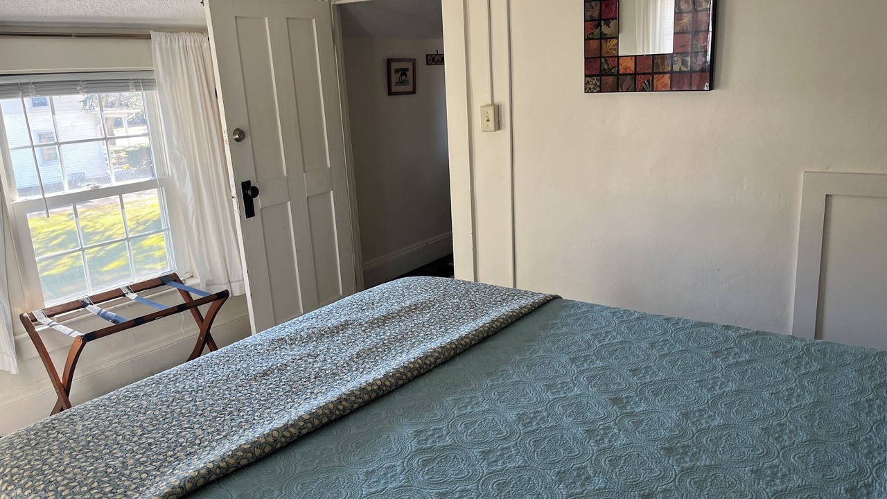 Photo of Bedroom in Lee