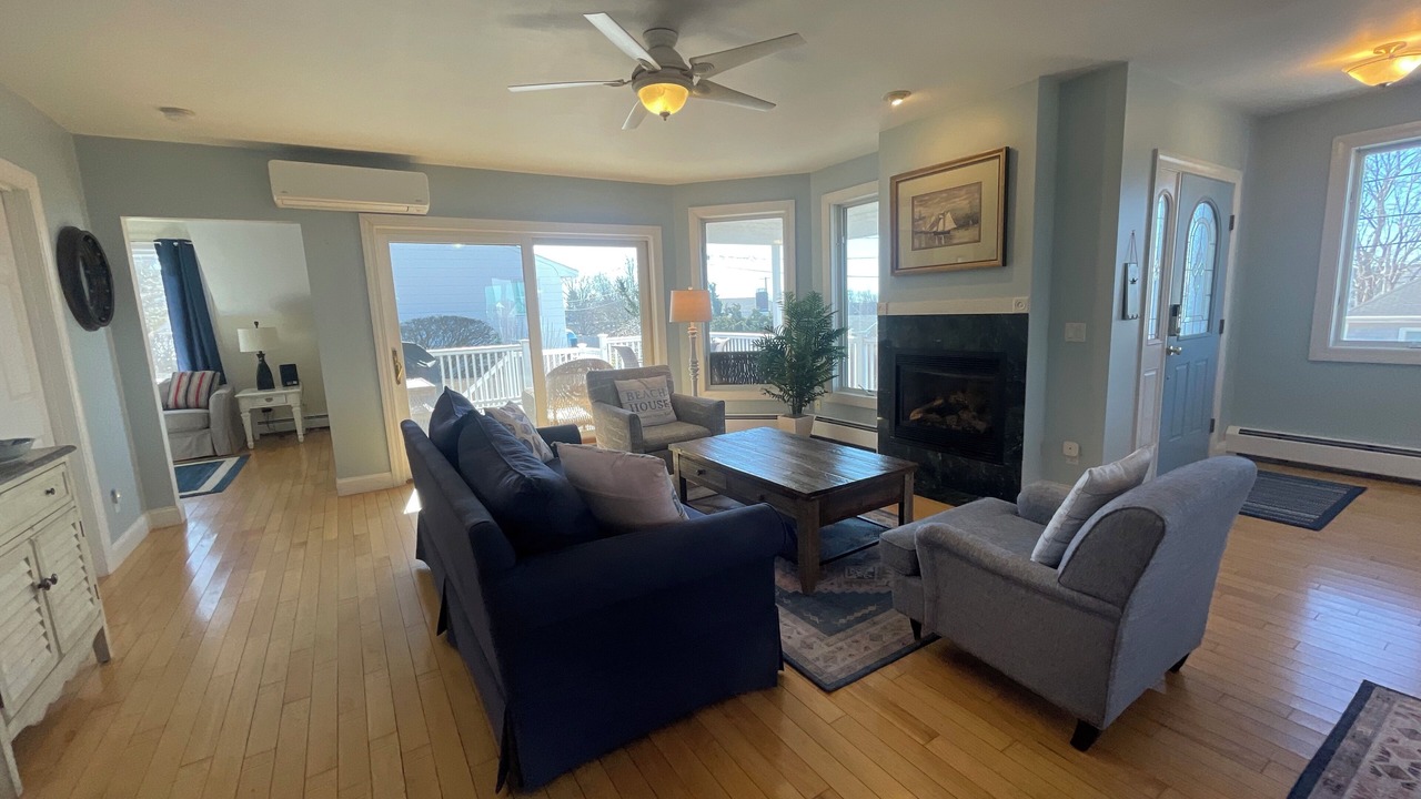 Photo of Livingroom in Easton's Point