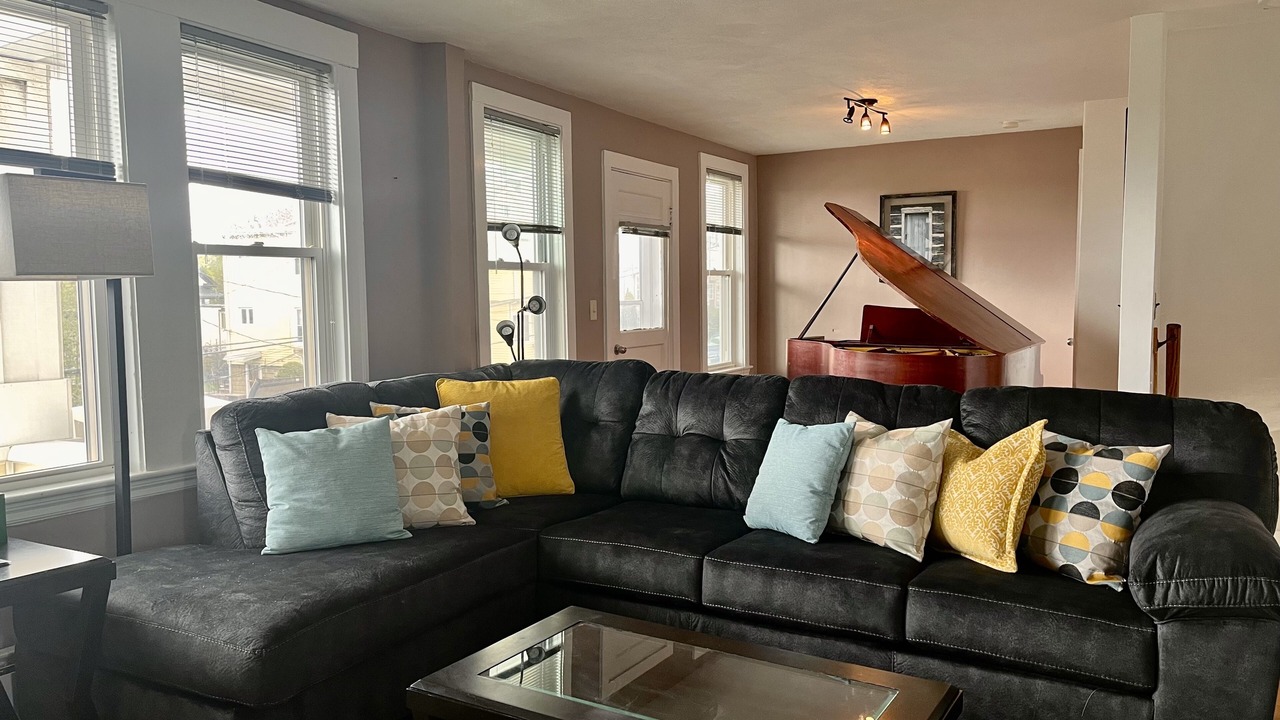 Photo of Livingroom in Medford