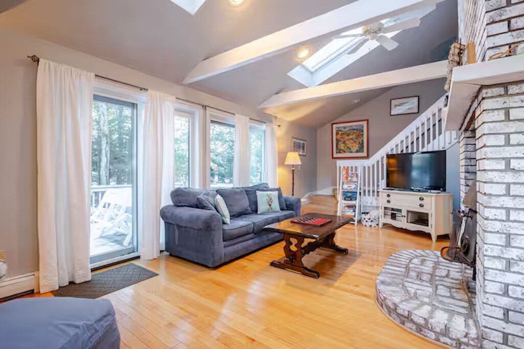 Photo of Livingroom in Fells Pond