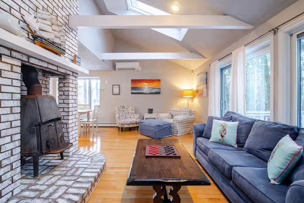 Photo of Livingroom in Fells Pond