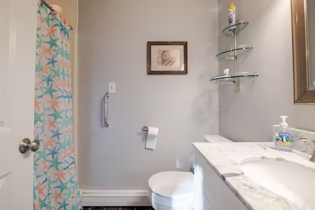 Photo of Bathroom in Fells Pond