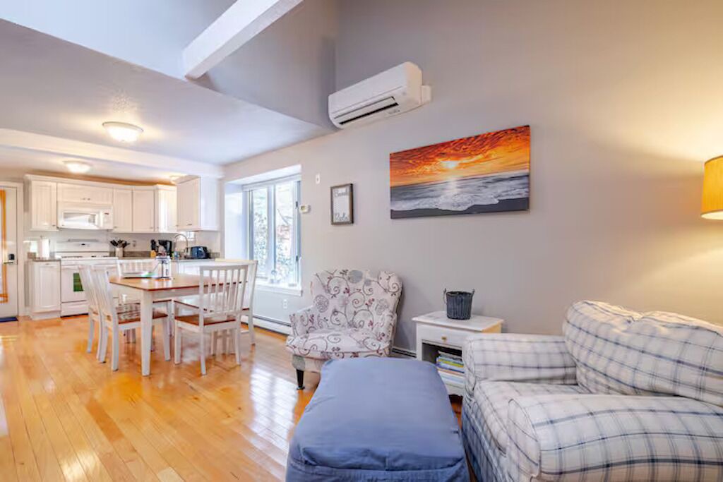 Photo of Livingroom in Fells Pond