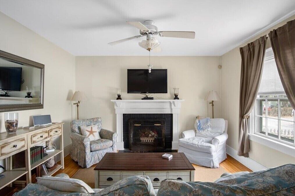 Photo of Livingroom in The Point