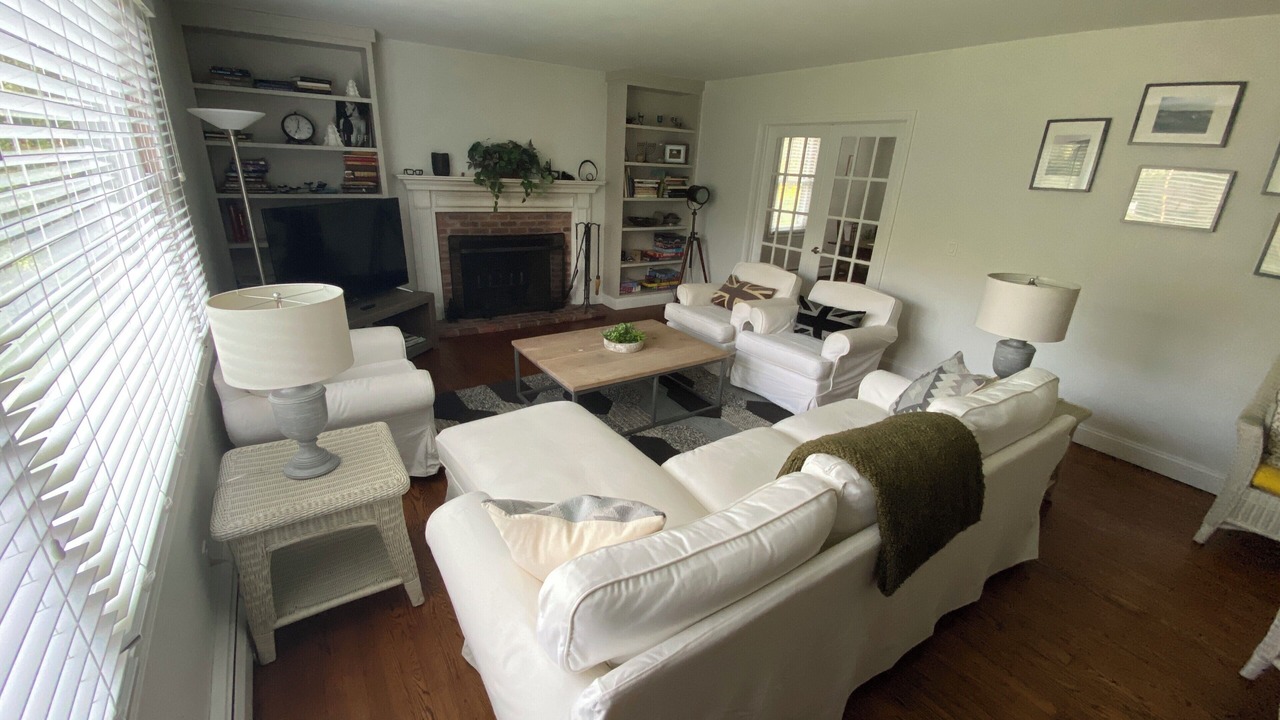 Photo of Livingroom in Warren