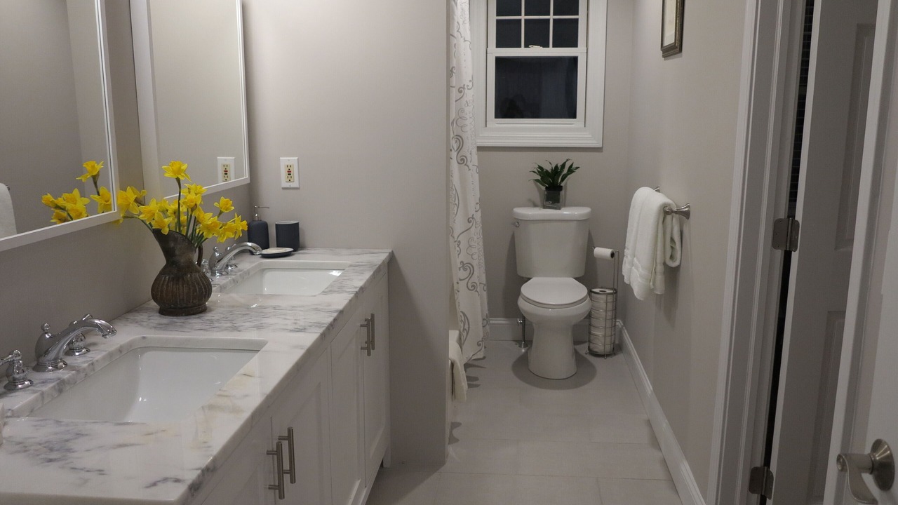 Photo of Bathroom in Warren