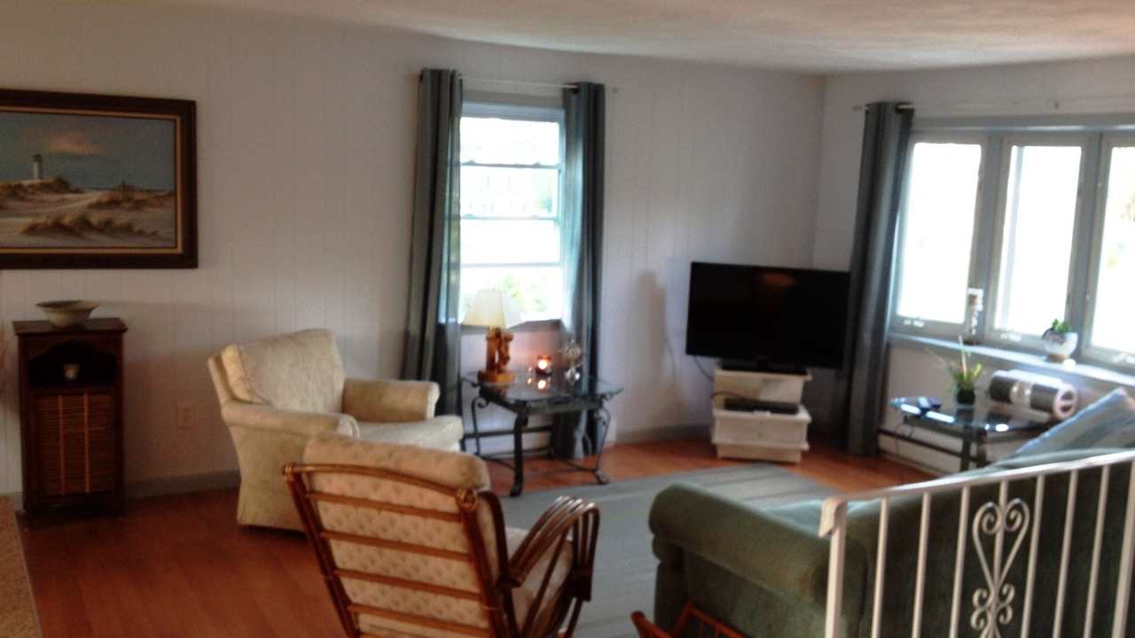 Photo of Livingroom in Jamestown Shores