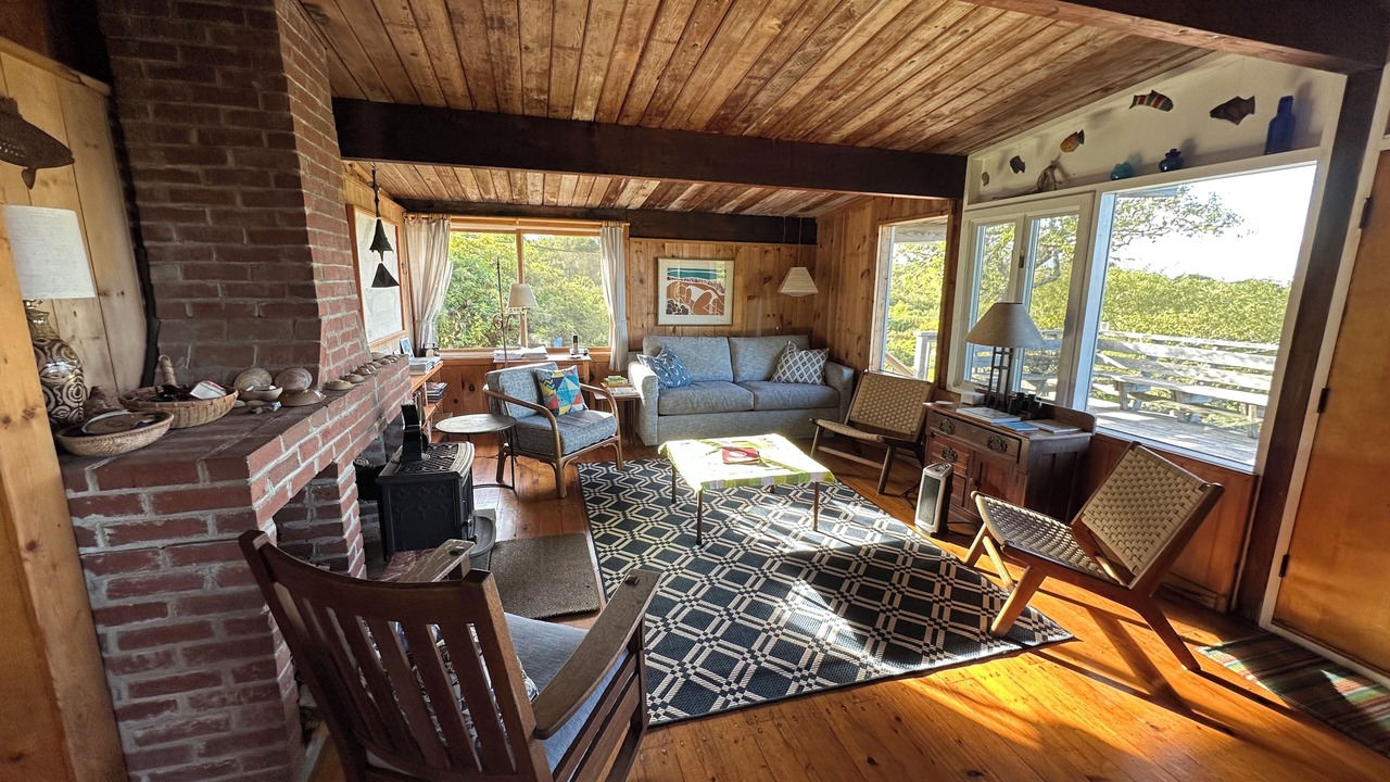 Photo of Livingroom in Chilmark