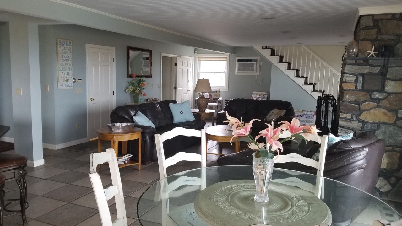Photo of Livingroom in Pine Point