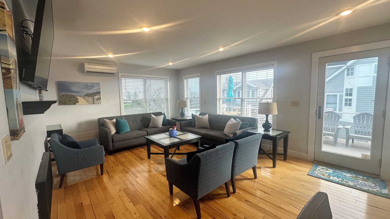 Photo of Livingroom in Easton's Point