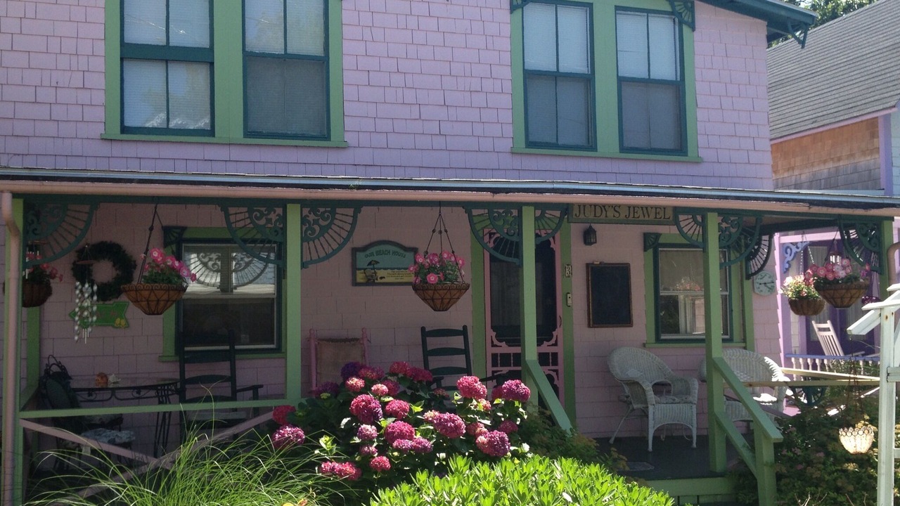 Photo of Outdoor in Circuit Avenue