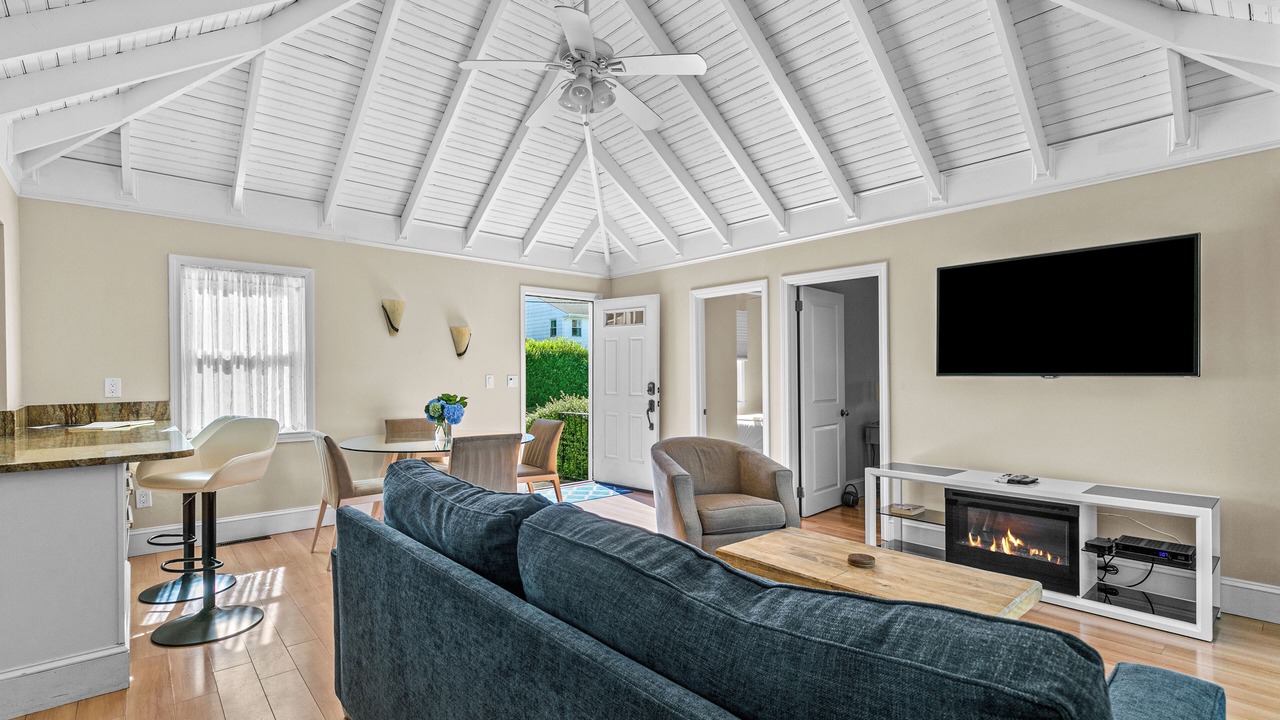 Photo of Livingroom in Easton's Point