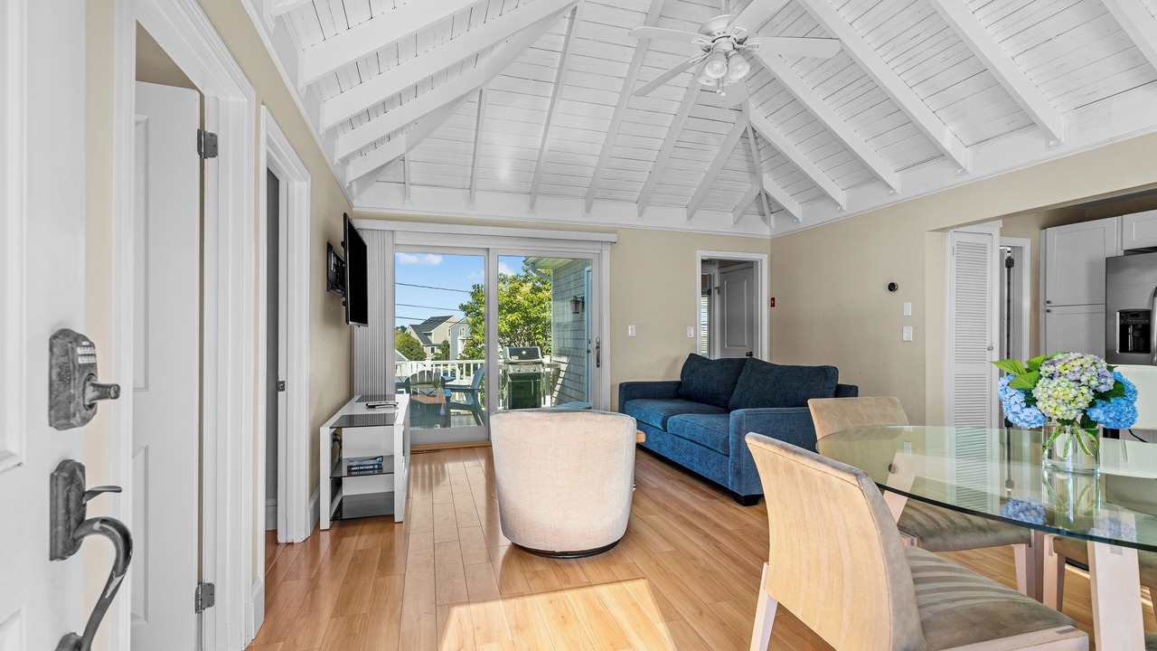 Photo of Livingroom in Easton's Point