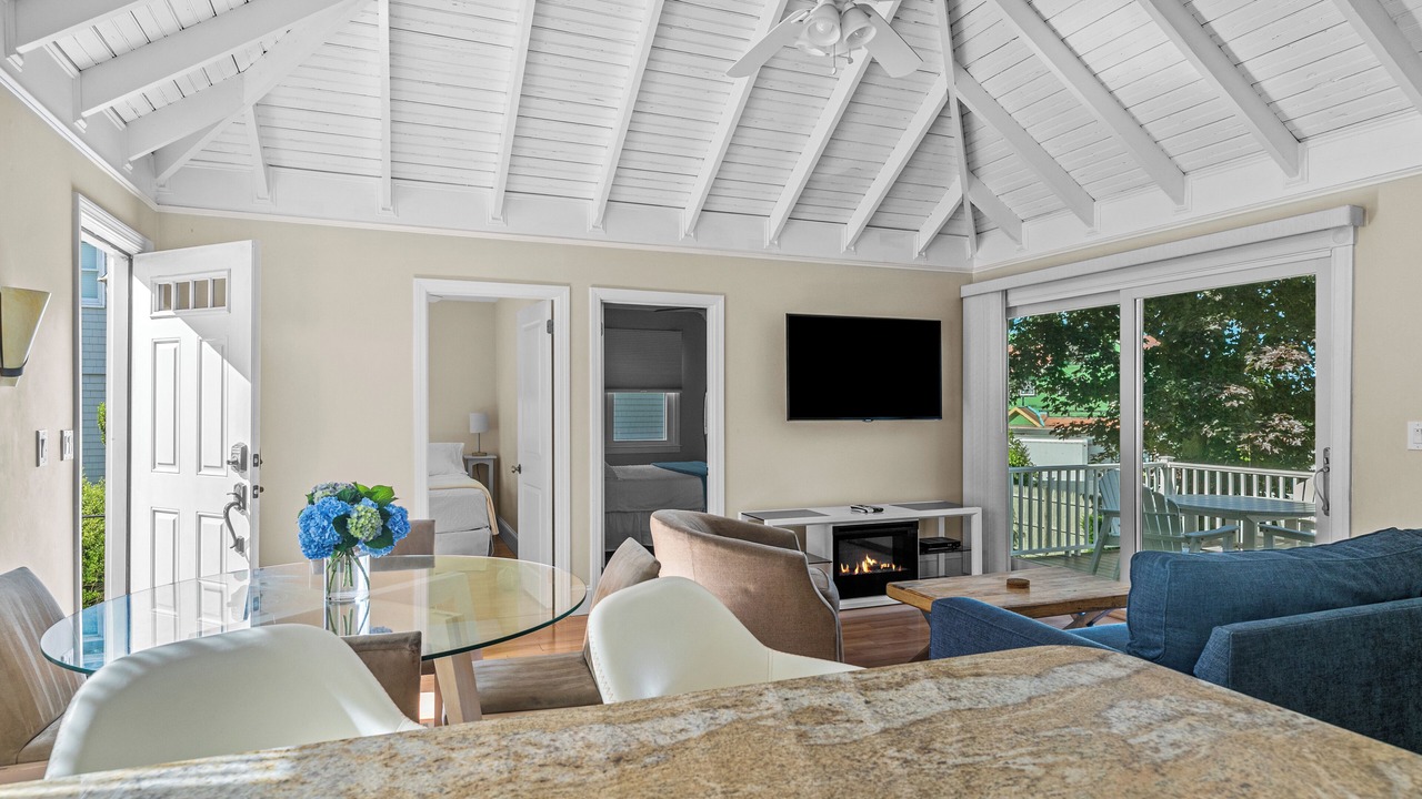 Photo of Livingroom in Easton's Point