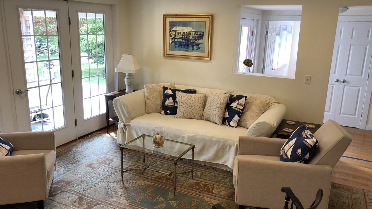 Photo of Livingroom in Easton's Point
