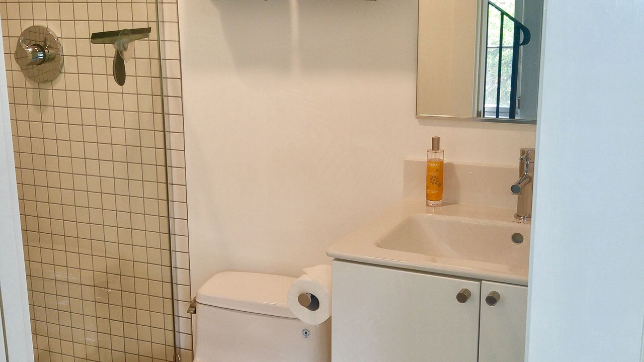 Photo of Bathroom in Commercial Street