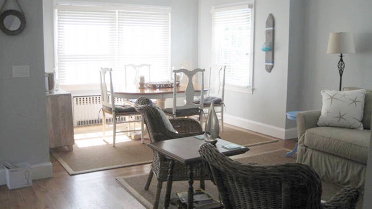 Photo of Livingroom in Easton's Point