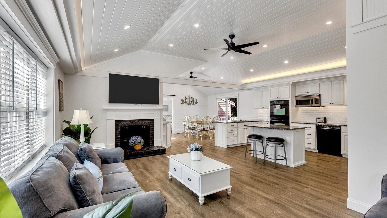 Photo of Livingroom in East Harwich