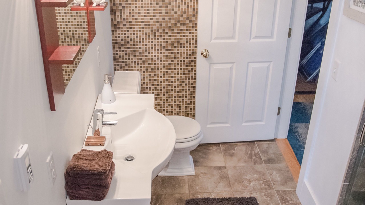 Photo of Bathroom in Commercial Street